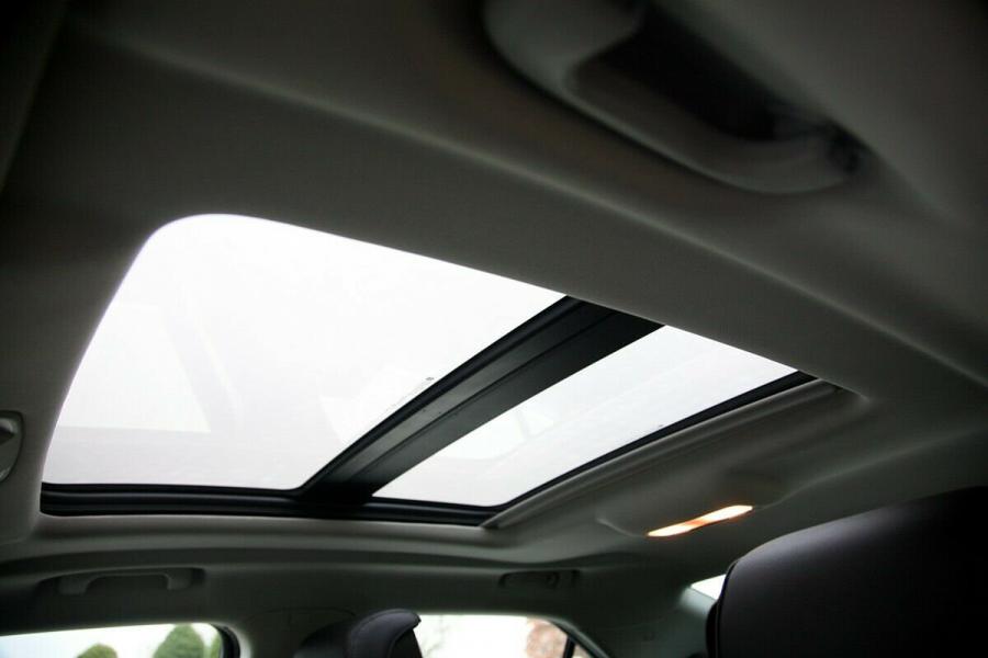 Детали интерьера Saab 9-5 Aero Sedan 2011 года  (фото 22 из 24)
